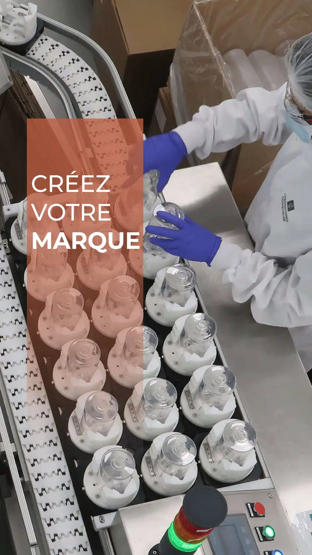 Ligne de production dans un laboratoire de cosmétique au Maroc, remplissage de pots de crème.