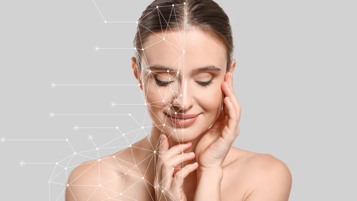 Femme avec un Le Collagène : réseau de lignes sur le visage et l'épaule, suggérant le collagène ou la technologie des soins de la peau.